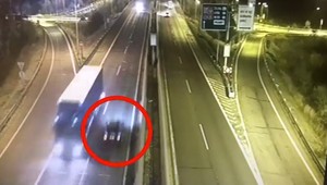 VIDEO: Neuveriteľná jazda mladíka. Po D2 uháňal v protismere, no to nie je všetko