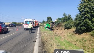 Pre zrážku dvoch kamiónov bola D1 v smere do Bratislavy uzatvorená