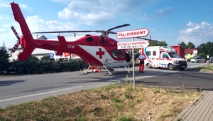 Cyklistovi po zrážke s autom prileteli na pomoc záchranári s vrtuľníkom