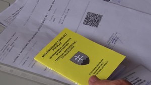 Slovenský galimatiáš s potvrdeniami o očkovaniach pokračuje, minister zdravotníctva tvrdí, že sa to rieši
