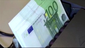 Zadlženosť slovenských rodín je už neúnosná. Poskytovanie úverov sa opäť sprísni