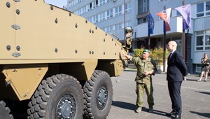 Na Slovensko doviezli z Fínska prvé zo 76 vozidiel Patria 8x8