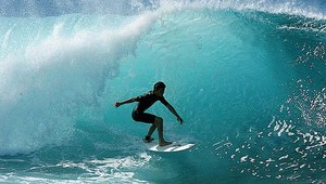 Ladné kĺzanie po vlnách v Peru