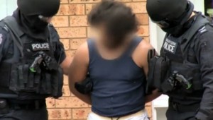 Polícia pri protiteroristickej akcii zadržali tínedžera (15)