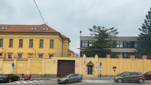 Za múrmi väznice v Nitre vypočúvali Alenu Zsuzsovú