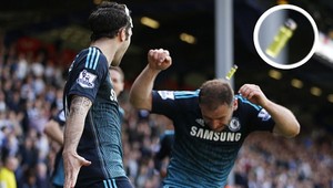 Letel zapaľovač aj mince. Hráči Chelsea po góle pod paľbou