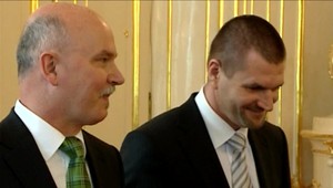 Exministrov Janušeka a Štefanova uznal súd vinnými v kauze nástenkového tendra