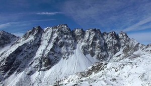 Počasie dáva turistom pravú tatranskú idylku. Sneh ale zakrýva nástrahy, pri ktorých môžete prísť k úrazu
