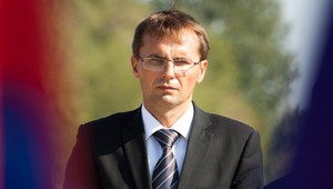 Informácie o bezpečnosti Slovenska sa tajiť nemôžu. SNS by sa z rezortu obrany malo stiahnuť, tvrdí Galko.