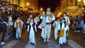 VIDEO: Salamandrový sprievod ukázal mestský život aj históriu mesta