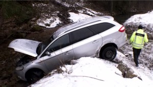 Po oslave si podgurážený 57-ročný muž sadol za volant.  Príčinou bola nebezpečná kombinácia