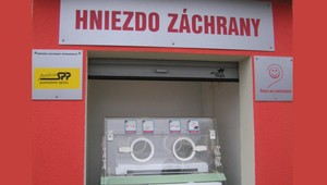 V Žiline položili do hniezda záchrany bábätko s lístkom