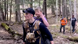 Dva dni hľadali 8-ročného chlapca v lesoch. Vďaka tomuto prežil