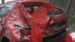 Žeby nuda v karanténe? Šialená jazda vodiča po čiernej zjazdovke sa skončila haváriou