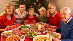 Počas sviatkov sa neprejedajte, varujú zdravotníci