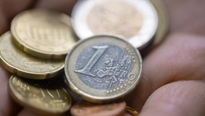 Seniori aj mladí otáčajú každé euro, pesimizmus kvôli zdražovaniu rastie