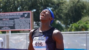 Američan prekonal osemnásťročný Boltov rekord na 200 metrov