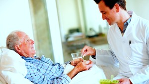 Manželka chce ukončiť život ochrnutého manžela (38), rodičia sú proti