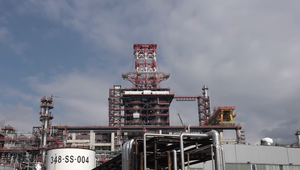 Útoky na Blízkom východe zdvíhajú ceny ropy, trh stále pociťuje nedostatok