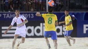 Fantázia! Najlepší plážový futbalista sveta dal najkrajší gól histórie!