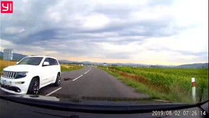 Mladého vodiča, ktorý za autom ťahal psa, stíhajú z týrania zvieraťa. Dokazovanie ale bude zložité