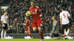Torres drží Liverpool nad vodou, ManU ostal lídrom