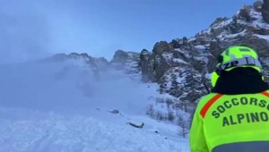 Lavína vo Švajčiarsku zasypala slovenských lyžiarov. 53-ročného muža sa nepodarilo zachrániť