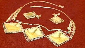 Šperky prvých dám. Manželky mocných mužov nosia klenoty zo Slovenska