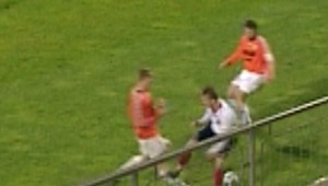 Zákerný surový faul v priamom prenose