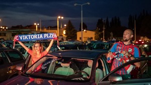 Nápad s autokinami na českom šlágri žne celosvetový úspech