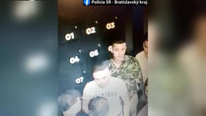 Mladík po ďalšej brutálnej bitke v Bratislave skončil na JISke. Polícia pátra po viacerých mužoch