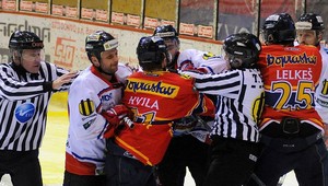 Pálffy preskočil stovku, Záhorie a Liptov vedú