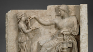 Na starovekej antickej soche je notebook: Ako je to možné?