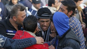 Na grécko-macedónskej hranici sa na protest podpálil migrant