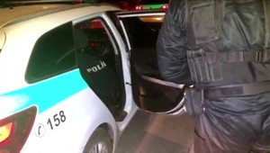 Medzinárodne hľadaný Juraj unikal Interpolu. Po divokej nočnej jazde a šprinte po námestí ho chytili policajti