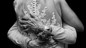 Svadba medzi obeťou znásilnenia a útočníkom je v poriadku, tvrdí poslanec