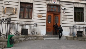 Skupina neonacistov útočila na ľudí a všetko si nahrávala. Traja z nich sú už vo väzbe