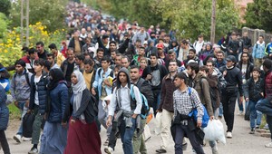 Slovensko ponúka Maďarsku milióny i policajtov. Na ochranu hraníc