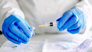 Ako u všetkých liekov, aj pri vakcínach existujú nežiaduce účinky