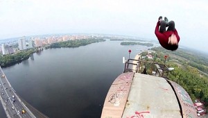 Salto na moste. Video, z ktorého tuhne krv v žilách!
