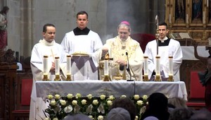 Veriaci na bohoslužby nepôjdu ani počas Veľkej noci, kostoly možu byť otvorené aj naďalej za týchto podmienok