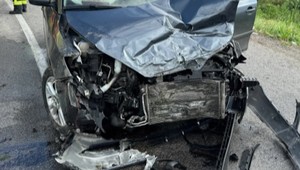 Opitá vodička spôsobila čelnú zrážku: Otvorenú fľašu vína mala priamo na palubnej doske