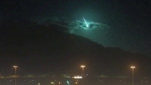 VIDEO: Vesmírne divadlo v Austrálii rozžiarilo oblohu