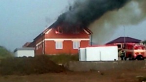 Blesk udrel do rozostavenej materskej školy, strechu zachvátil požiar