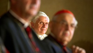 Dôvod pápežovho odstúpenia? Gay večierky, píše La Repubblica