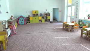 Pre chrípku zatvárajú školy po Slovensku. Najviac ohrozuje tých najmenších