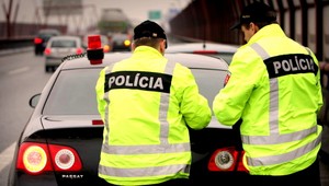 Čo všetko musia a môžu urobiť policajti, keď vás zastavujú