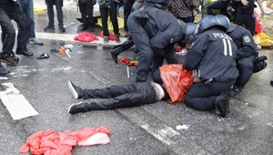 Protesty v Hamburgu silnejú. Zranených je vyše 100 policajtov