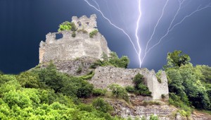 7600 bleskov za jedinú noc! Počasie bude ďalej vyčíňať