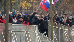 Polícia stále pracuje na proteste zo 17.novembra. Žiada o pomoc s videami a fotkami